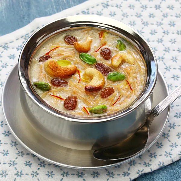 Vermicelli with Milk and Nuts